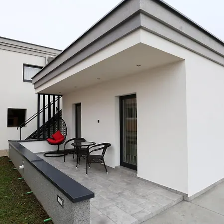 Mila Apartment *